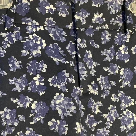 Club Monaco floral print blue front pockets - Picture 3 of 6